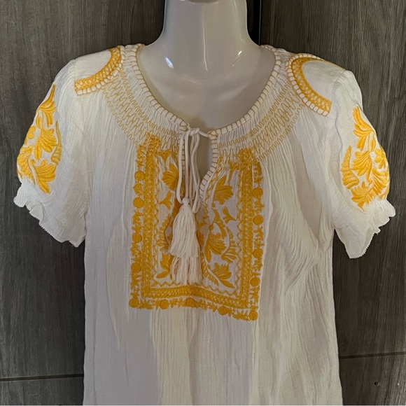 Clarte Claire Embroidery Detail Top - Picture 2 of 11